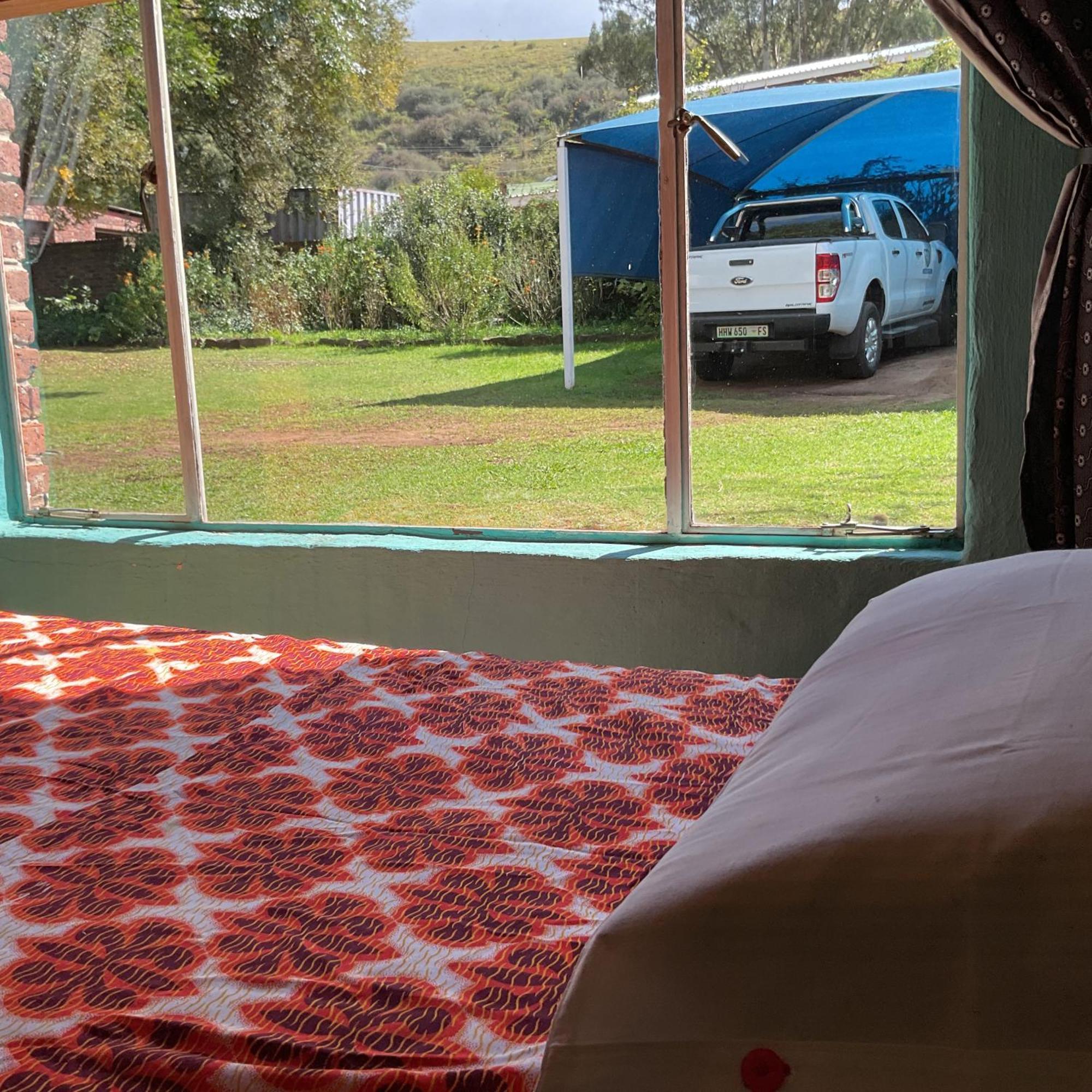 Karma Backpackers Hostel Kestell ภายนอก รูปภาพ