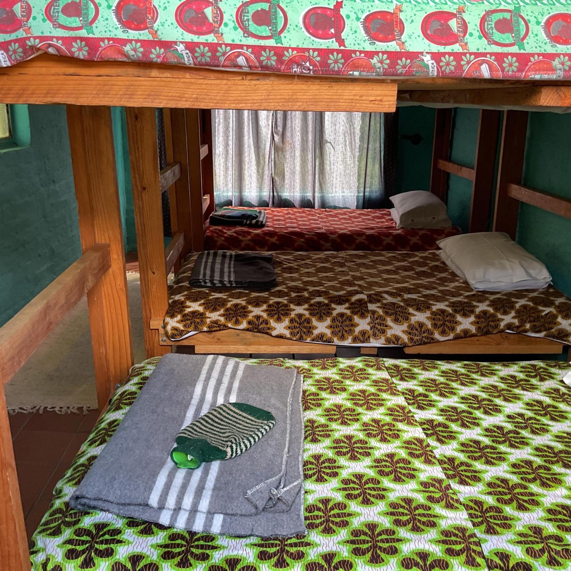 Karma Backpackers Hostel Kestell ภายนอก รูปภาพ